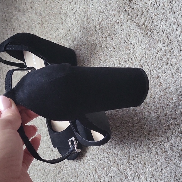 Black heels - Picture 3 of 4